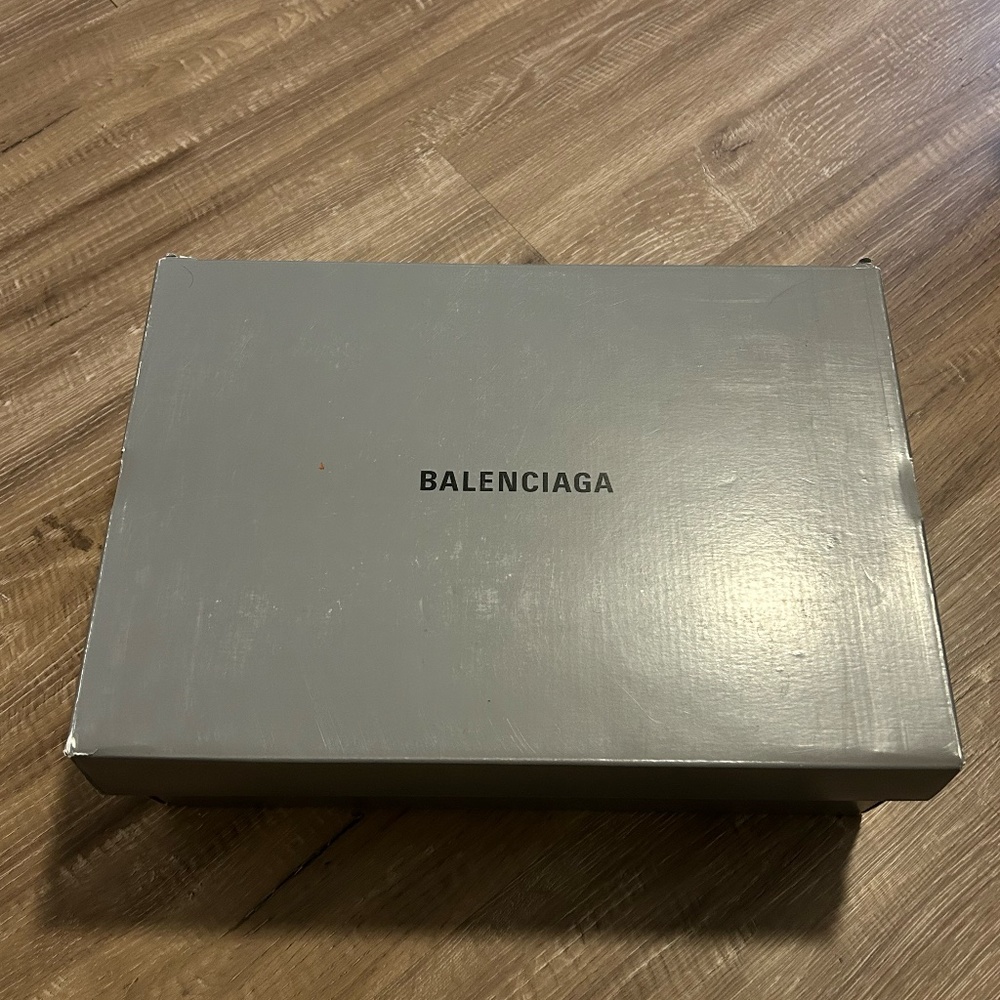 Balenciaga MEN'S TRIPLE S CLEAR SOLE SNEAKER IN WHITE(US7size) - Picture 5 of 5